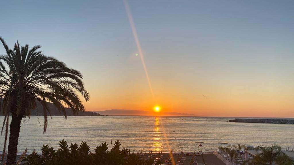 Appartamento Taormina Giardini-Naxos ภายนอก รูปภาพ