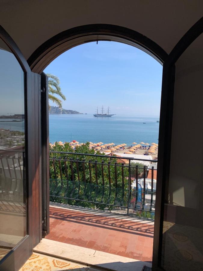 Appartamento Taormina Giardini-Naxos ภายนอก รูปภาพ